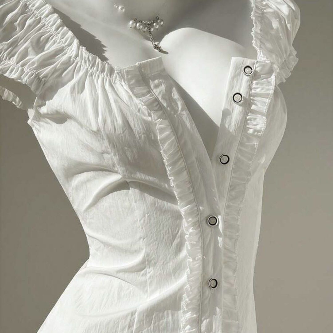 SHEIN Puff Sleeves White Corset Top (Category: Blouses) located in Quezon City. Submitted by oddatellier (Listing ID 1443524258, Image 3). Description: .