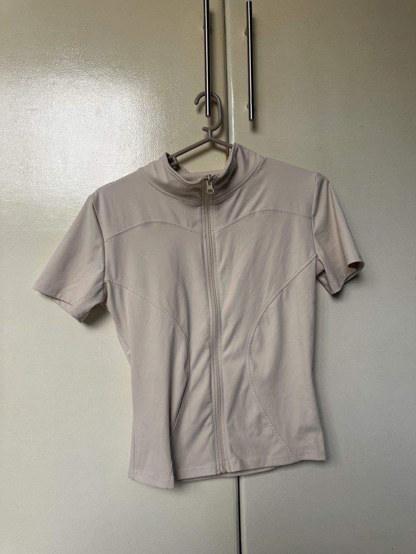 Short Sleeve Zip-Up Mock Neck Activewear Top (Category: Activewear) located in Manila. Submitted by loved_ag (Listing ID 1443556467, Image 2). Description: - Lightweight short sleeve top - Mock neck with full zip closure - Contoured seams for a flattering fit - Ideal for workouts or layering - Comfortable and breathable fabric - Perfect for an active lifestyle.