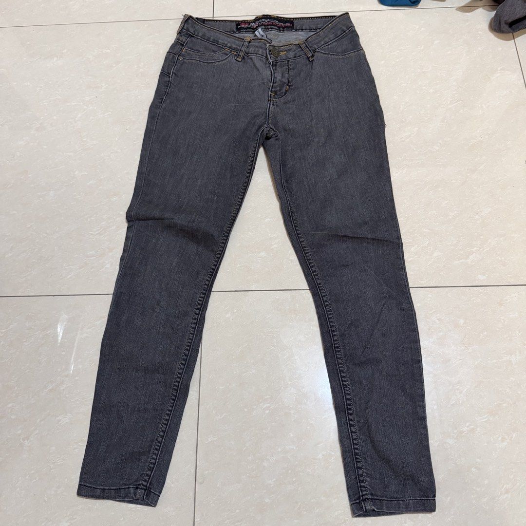 Size 28 BUM jeans women (Category: Jeans) located in Cauayan City . Submitted by declutterphi1 (Listing ID 1443564064, Image 1). Description: 🌷 used with care; no issues 🌷 RFS: decluttering 🌷 MOP: GCash/Paymaya/BPI 🌷 MOD: J&T 📌 Settle your payment first. 📌 Shipping fee will be shouldered by the buyer. (70 if luzon, 95 if visayas/mindanao) 📌 Strictly no return, no exchange.