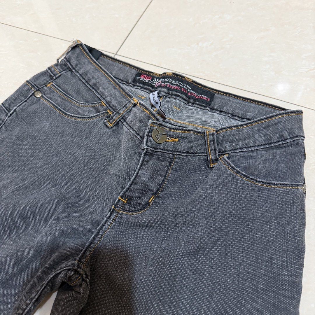Size 28 BUM jeans women (Category: Jeans) located in Cauayan City . Submitted by declutterphi1 (Listing ID 1443564064, Image 2). Description: 🌷 used with care; no issues 🌷 RFS: decluttering 🌷 MOP: GCash/Paymaya/BPI 🌷 MOD: J&T 📌 Settle your payment first. 📌 Shipping fee will be shouldered by the buyer. (70 if luzon, 95 if visayas/mindanao) 📌 Strictly no return, no exchange.