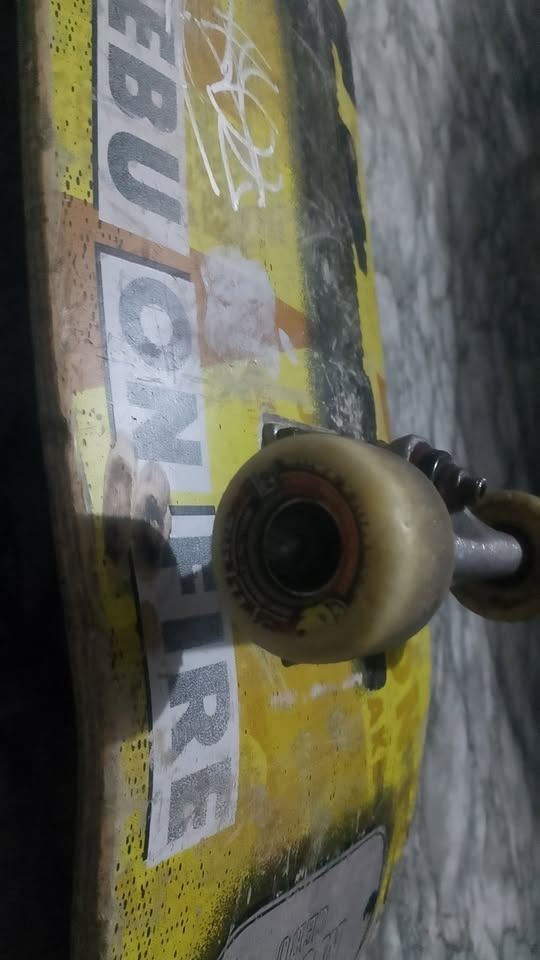Skateboard ( FRESH POP ) (Category: Skates, Rollerblades & Scooters) located in Quezon City. Submitted by mr.mclovin (Listing ID 1443631875, Image 3). Description: fresh pa yung pop deck ni motic to softwheels napalitan na yung wheels mixed bearrings mob griptape and darkstar trucks fixed price na po 1500 .