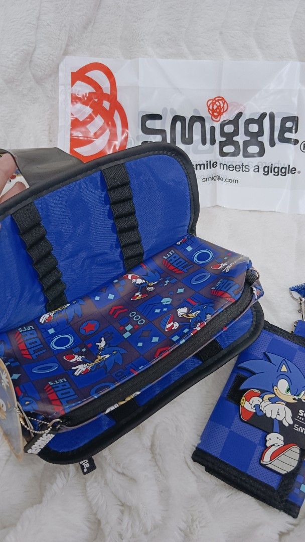Smiggle Sonic The Hedgehog Pencil Case & Wallet Set (Category: Stationery & School Supplies) located in Manila. Submitted by masterlei (Listing ID 1443640176, Image 2). Description: - Super cool Smiggle pencil case and wallet set - Features awesome Sonic the Hedgehog design - Pencil case opens to reveal multiple compartments and elastic pen loops - Wallet has a checkered pattern with Sonic - Comes with original Smiggle bag - Perfect gift for any 
