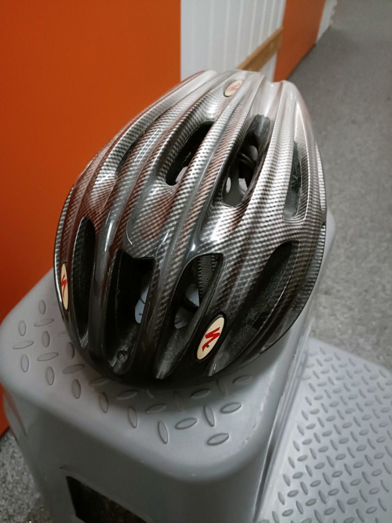 Specialized Enduro Pro Cycling Helmet (Category: Parts & Accessories) located in Singapore. Submitted by edot77 (Listing ID 1443652106, Image 1). Description: - Specialized Enduro Pro cycling helmet - Stylish carbon fiber look - Excellent ventilation with large vents - Adjustable fit system for comfort - Minor scuffs and dust from storage - No inner Head Liner/Padding.