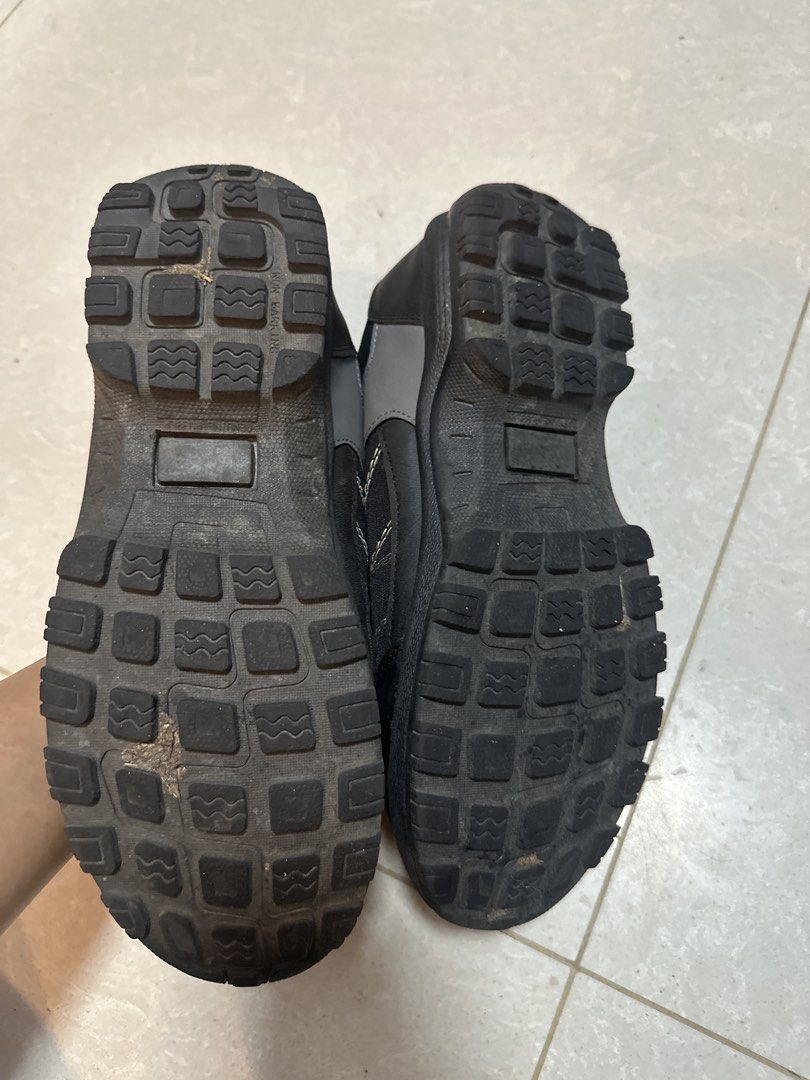 *Specialized Mountain Hiking shoes* QUACHA Black Grey Lace-Up Sneakers (Category: Sneakers) located in Singapore. Submitted by srishtichopra (Listing ID 1443626821, Image 2). Description: - Brand: QUACHA - Color: Black & Grey - Style: Lace-up sneakers - Features: Good sole grip - Condition: Minor scuffing on toe area - Best for: Everyday wear, light activities.