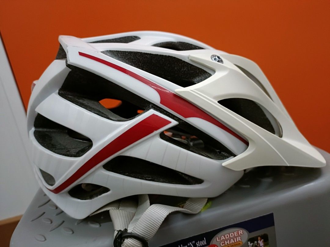 Specialized White Cycling Helmet (Category: Parts & Accessories) located in Singapore. Submitted by edot77 (Listing ID 1443647995, Image 2). Description: - Specialized cycling helmet - White with red accents - Good ventilation with multiple vents - Adjustable straps for a secure fit - No inner liner/head padding .