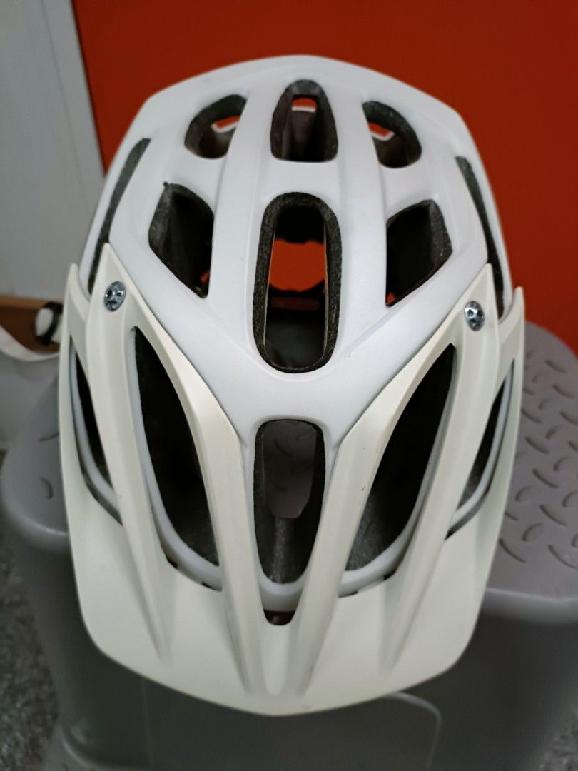 Specialized White Cycling Helmet (Category: Parts & Accessories) located in Singapore. Submitted by edot77 (Listing ID 1443647995, Image 1). Description: - Specialized cycling helmet - White with red accents - Good ventilation with multiple vents - Adjustable straps for a secure fit - No inner liner/head padding .