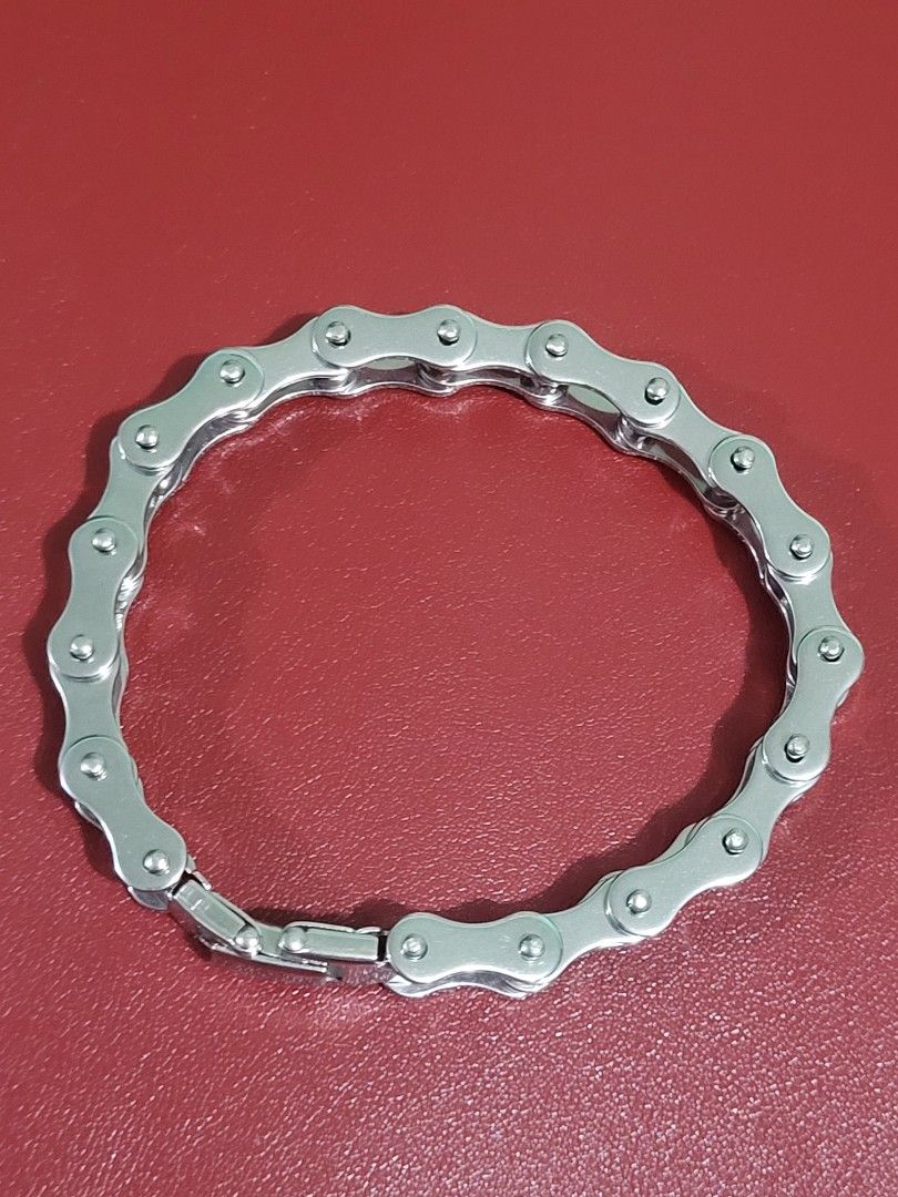 STAINLESS SOLID SILVER TONE ROLLER BIKE CHAIN UNISEX BRACELET STYLE (Category: Bracelets) located in Taguig. Submitted by roumie (Listing ID 1443599570, Image 3). Description: STAINLESS SOLID SILVER TONE ROLLER BIKE CHAIN UNISEX BRACELET STYLE brand new and sealed non tarnish stainless silver what you see is what you get with jewelry pouch as packaging.