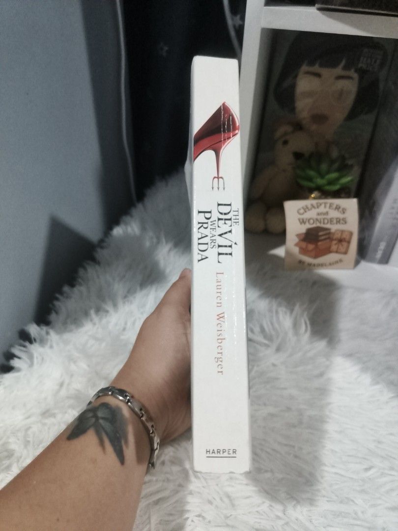 The Devil Wears Prada by Lauren Weisberger (Category: Storybooks) located in Cabuyao City. Submitted by chaptersandwonders143 (Listing ID 1443602203, Image 2). Description: condi: with minimal insect bite and dirt in the upper part of edges. - International bestseller - Now a major film starring Meryl Streep and Anne Hathaway - Story of high fashion, low cunning, and a boss from hell - Sassy, insightful, and compared to Sex and the City.