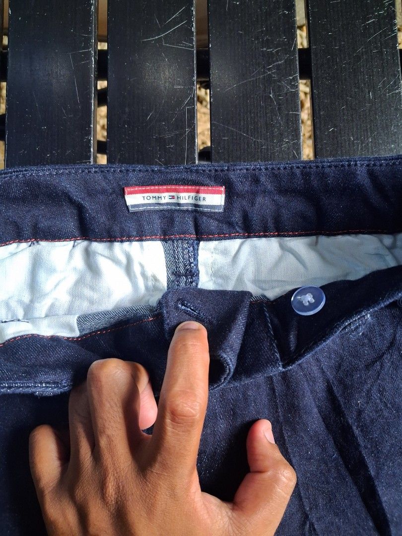 Tommy hilfiger short (Category: Shorts) located in Giporlos. Submitted by berniee21 (Listing ID 1443541629, Image 2). Description: 29 waist.