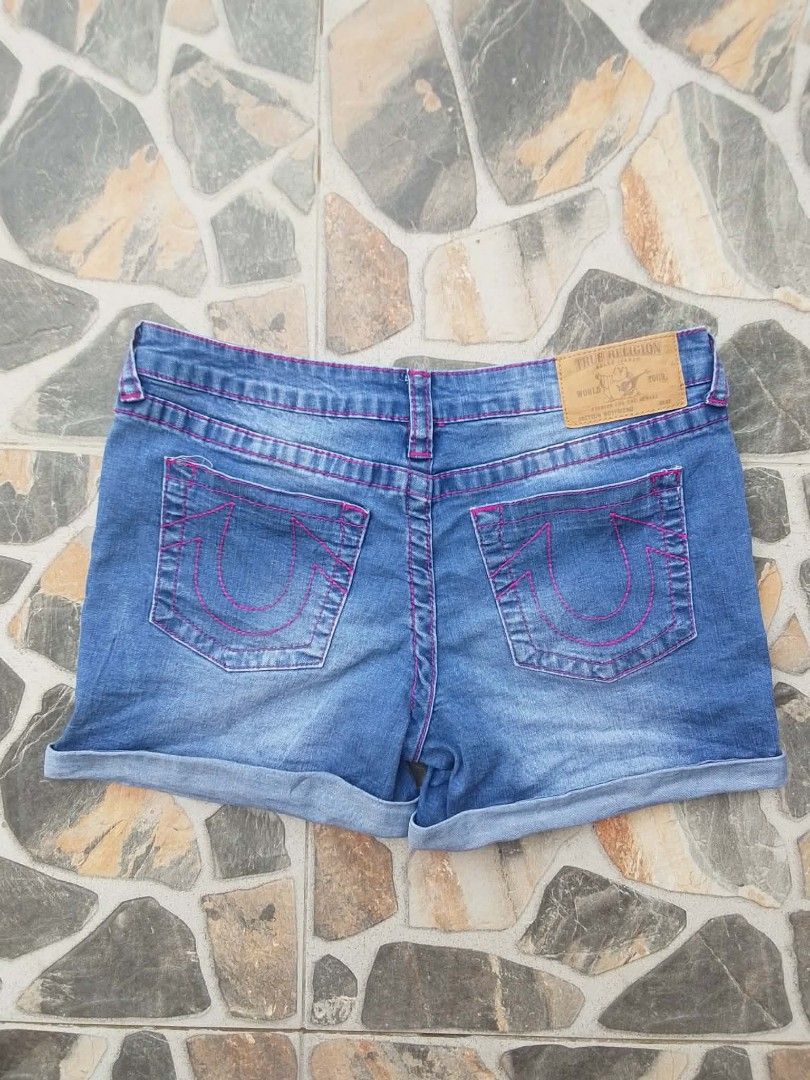 True Religion Womens Pink Shorts (Category: Shorts) located in Cebu City. Submitted by dexterjam (Listing ID 1443633827, Image 3). Description: Good as new Size 14 on tag Waistline: 30-32 Length: 12.5 Hem: 10 Issue: Paint stain See last Picture.