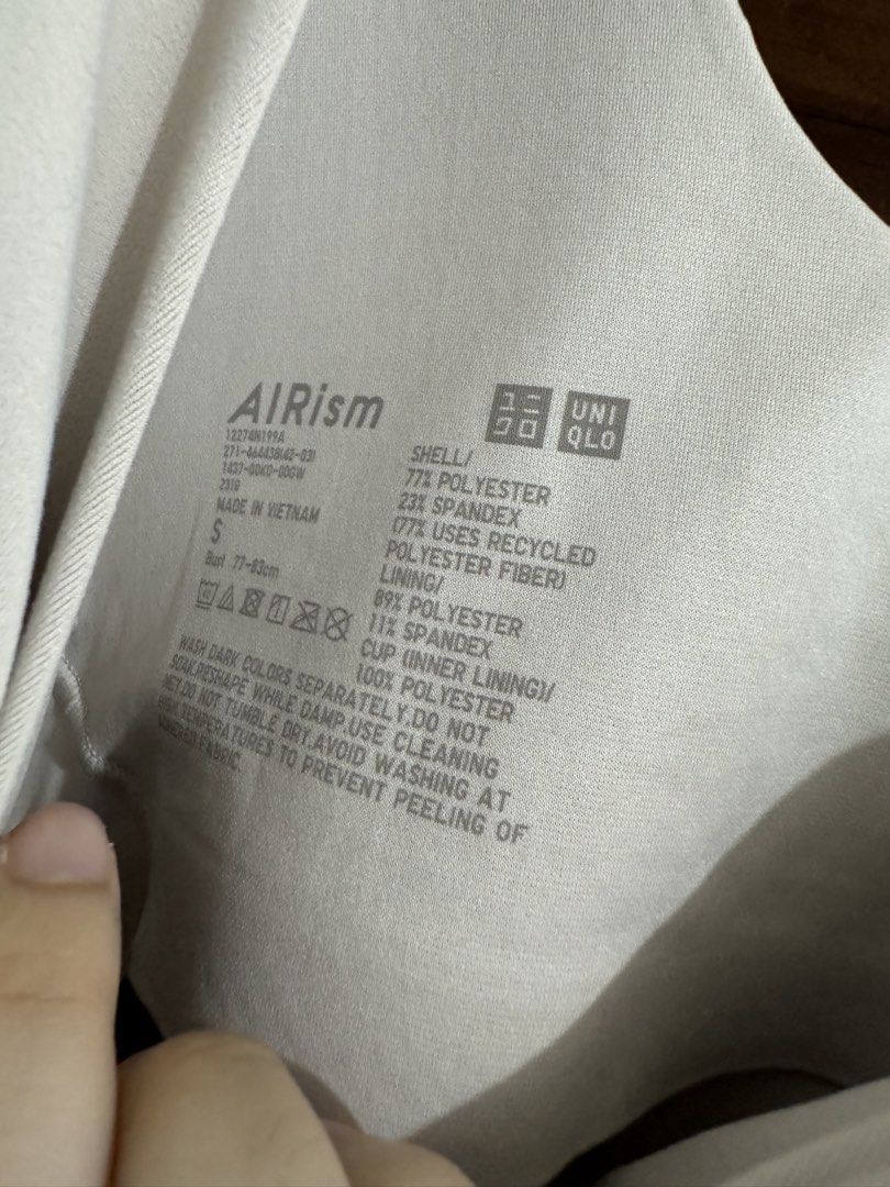 UNIQLO AIRism Tank Top (Category: Sleeveless) located in Cebu City. Submitted by silver.k.declutters (Listing ID 1443556834, Image 2). Description: Last price.