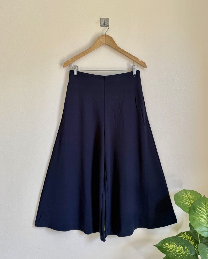 Uniqlo navy blue wide leg drape cullotes (Category: Other Bottoms) located in Makati City. Submitted by cutefabph (Listing ID 1443527357, Image 2). Description: 🛍️Pls.take time to read… 🛍️ Pls take note that some ww photos are inspired & not the actual one itself. 🛍️🛍️Gentle Reminder:🛍️🛍️ We measured every item esp trousers & other bottoms thru flat-lay… We will not allow refund & return anymore. So pls take time to read the description box