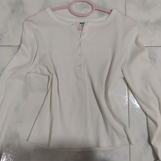 (Category: ) located in . Submitted by shaoxuannns.closet (Listing ID 1443601038, Image 1). Description: .