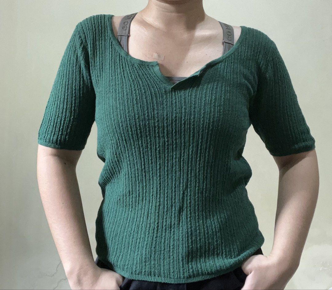 ST32 Uniqlo U-C Green Ribbed Top (Category: Shirts) located in Marikina City. Submitted by namicorner (Listing ID 1439634623, Image 3). Description: - Uniqlo U-C green ribbed top - Size: Medium - Features a scoop neckline with v-shaped detail - Short sleeves - Textured knit fabric .