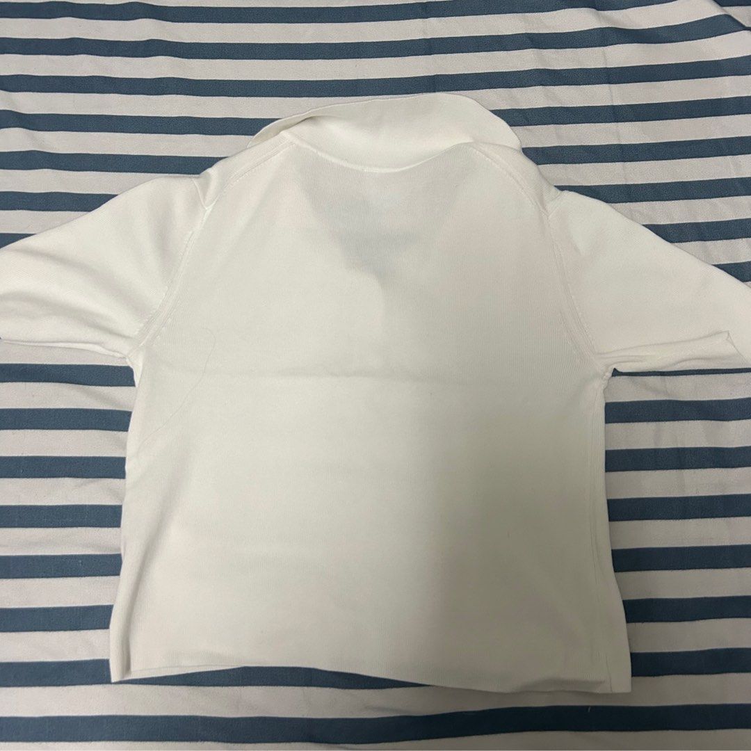 Uniqlo White Polo Short Sleeve Size S (Category: Coats, Jackets and Outerwear) located in Manila. Submitted by worstdumpling (Listing ID 1443526821, Image 3). Description: - White Uniqlo Polo - Simple button-up style - Soft, comfortable material - Versatile for layering or wearing solo - Size: Small (S).