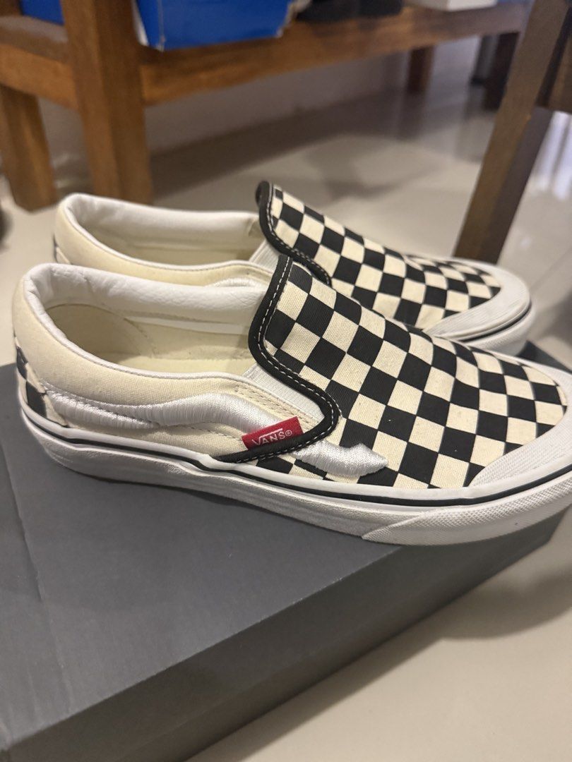 VANS Classic Slip-On Black and White (Category: Casual Shoes) located in Dasmarinas. Submitted by cafinds (Listing ID 1443606175, Image 2). Description: VANS Classic Slip-On Black and White only used once size: 5.0 us men | 6.5 us women rfs: relocating.