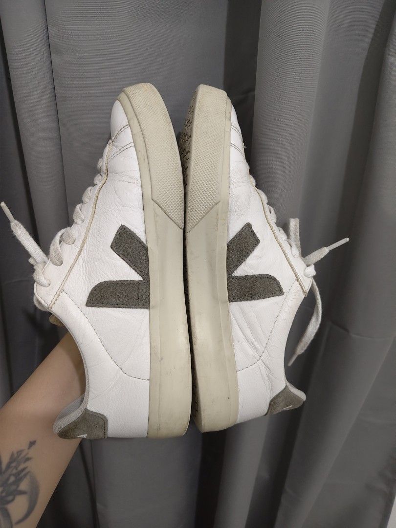 Veja Campo Sneakers White Leather Grey Suede (Category: Sneakers) located in Mandaluyong City. Submitted by declutterpreloved2.0 (Listing ID 1443644576, Image 3). Description: - Brand: Veja - Model: Campo - Color: White leather with grey suede accents - Style: Classic low-top sneakers - Closure: Lace-up - Features: VEJA logo on side and heel - Perfect for: Versatile and stylish casual wear 24 cm No box Seller is mandaluyong Lalamove j&t only Mop 