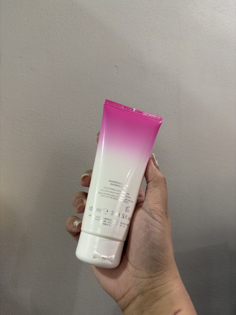 Versace Bright Crystal Absolu Perfumed Shower Gel 100ml (Category: Bath) located in Quezon City. Submitted by panniespicks (Listing ID 1443666484, Image 2). Description: - Versace Bright Crystal Absolu Perfumed Shower Gel - Size: 100ml - Experience an amazing and refreshing scent - Perfect for your daily shower routine - Makes a wonderful gift or a personal indulgence.