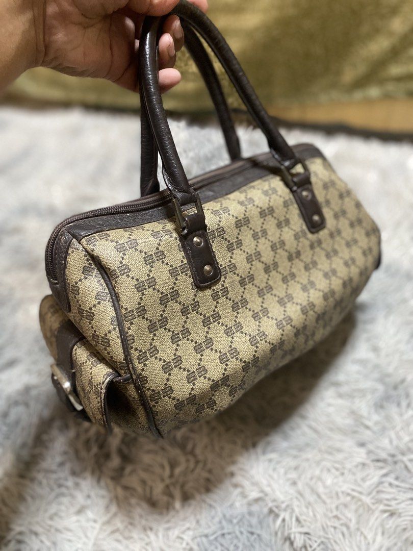 Vintage balenciaga bag (Category: Luxury Bags & Wallets) located in Cabagan. Submitted by rangi0905 (Listing ID 1443509788, Image 2). Description: issue see on pics 8/10 condi.