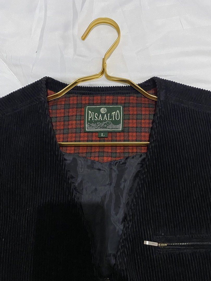 Pisa Alto Corduroy Vest Jacket (Category: Vests) located in Cavite. Submitted by JandyLou (Listing ID 1443510762, Image 3). Description: Carousel Listings Title: Vintage Black Pisa Alto Corduroy Vest Jacket Size: Medium to Large Mens Condition: Like New (Color may vary due to lighting) Price: Php 2,000 Flaws: No Flaws Payment Methods: Payment first via Gcash Delivery Options (shoulder by buyer): Lalamove, Lbc or J&T delivery. NO CANCELLATION 😊.