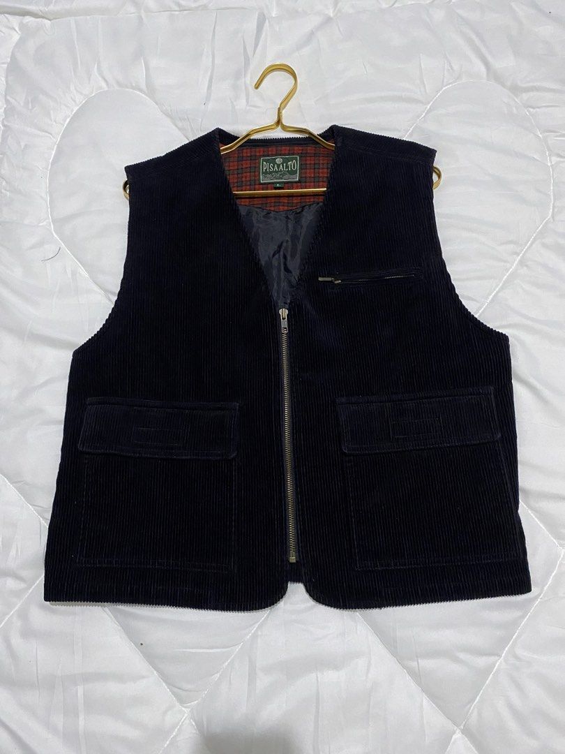 Pisa Alto Corduroy Vest Jacket (Category: Vests) located in Cavite. Submitted by JandyLou (Listing ID 1443510762, Image 1). Description: Carousel Listings Title: Vintage Black Pisa Alto Corduroy Vest Jacket Size: Medium to Large Mens Condition: Like New (Color may vary due to lighting) Price: Php 2,000 Flaws: No Flaws Payment Methods: Payment first via Gcash Delivery Options (shoulder by buyer): Lalamove, Lbc or J&T delivery. NO CANCELLATION 😊.