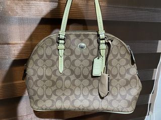 (Category: ) located in . Submitted by kluxfinds (Listing ID 1443510212, Image 1). Description: .