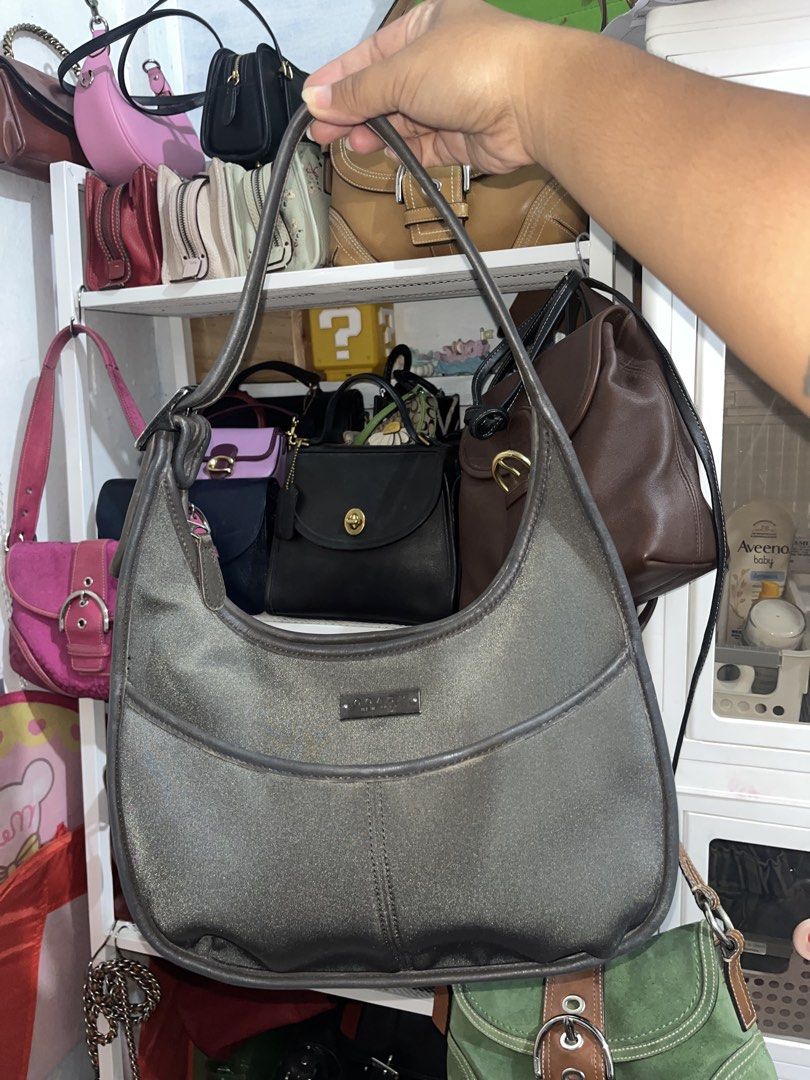 Vintage Coach Ergo Neoprene (Category: Luxury Bags & Wallets) located in San Pedro. Submitted by kat.katl (Listing ID 1443571299, Image 1). Description: - Grey Coach hobo bag - Black interior lining - Interior zip pocket - Strap with buckle detail and Coach logo - Serial number: H8N - 6203 - Made in Mexico Coach Ergo Neoprene Rfs: decluttering.