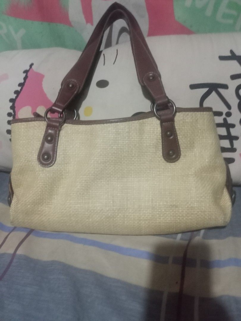 Vintage Fossil Handbag (Category: Tote Bags) located in San Carlos City. Submitted by apyogone (Listing ID 1443688391, Image 1). Description: Based on the interior leather patch, the manufacturer of this bag is Fossil. [1, 2] The patch displays several authenticating marks: Logo and History: It features the "Fossil" script logo and references "EST. 1954," which is a hallmark of their vintage-inspired designs. [1] Quality Guarantee: The text confi