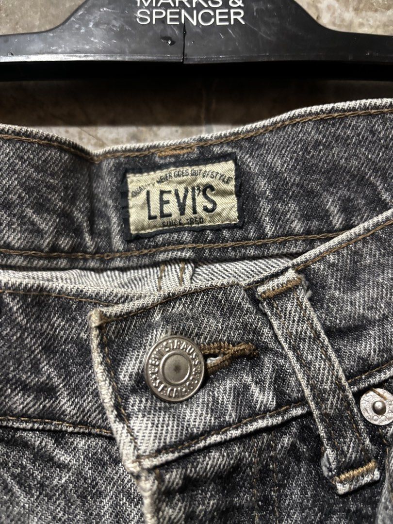 VINTAGE LEVIS PANTS(JAPAN RELEASED) (Category: Tshirts & Polo Shirts ) located in Davao. Submitted by marjonhdavin (Listing ID 1443628744, Image 3). Description: VINTAGE LEVIS PANTS(JAPAN RELEASED) Size: 28 on tag (Waist: 28 x Length: 41 x Leg Opening: 6) Color rate: 9/10 Condition: Verygood Issue: Rip part & Paint Stains.