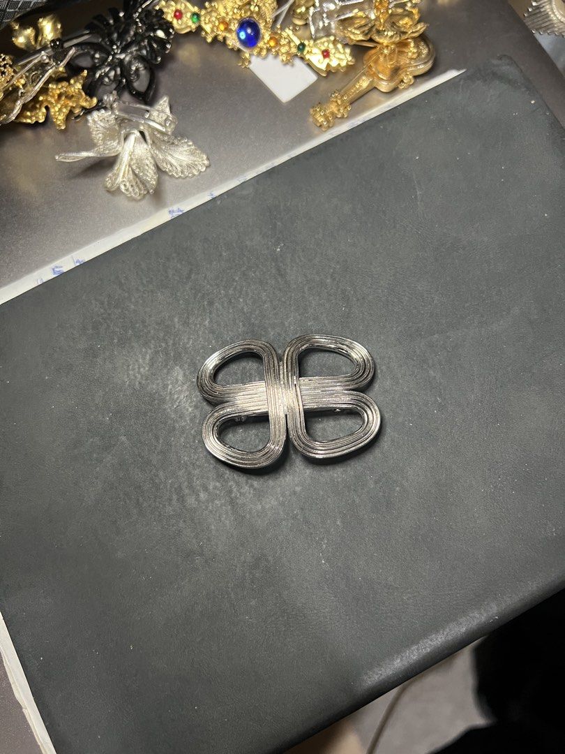 Vintage Silver Tone Interlocking Loop Brooch (Category: Brooches) located in Cagayan de Oro. Submitted by forevercurious (Listing ID 1443690160, Image 2). Description: - Unique silver tone brooch - Features an interlocking loop design - Approximately 2 inches wide - Adds a statement to jackets, scarves, or bags - Lightweight and easy to attach 📍 Poblacion, Makati.
