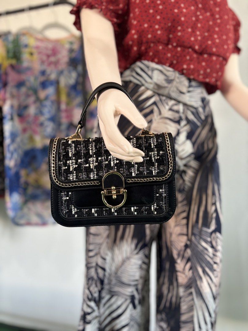 Women’s Bag Ukay Bales (Category: Cross-body Bags) located in Manila. Submitted by hdukay.888 (Listing ID 1443511981, Image 1). Description: HD UKAY UKAY DIRECT SUPPLIER-OWN SACK/BODEGA - OWN FACTORY ✅ Legit Supplier ✅ Can Ship Nationwide ✅ Sealed Bale ✅ WHOLE SALE ✅ GOOD QUALITY ITEMS COD for pick-up Payment first for delivery 📍Pasay City, Metro Manila Message us for faster transaction and inquiries. .