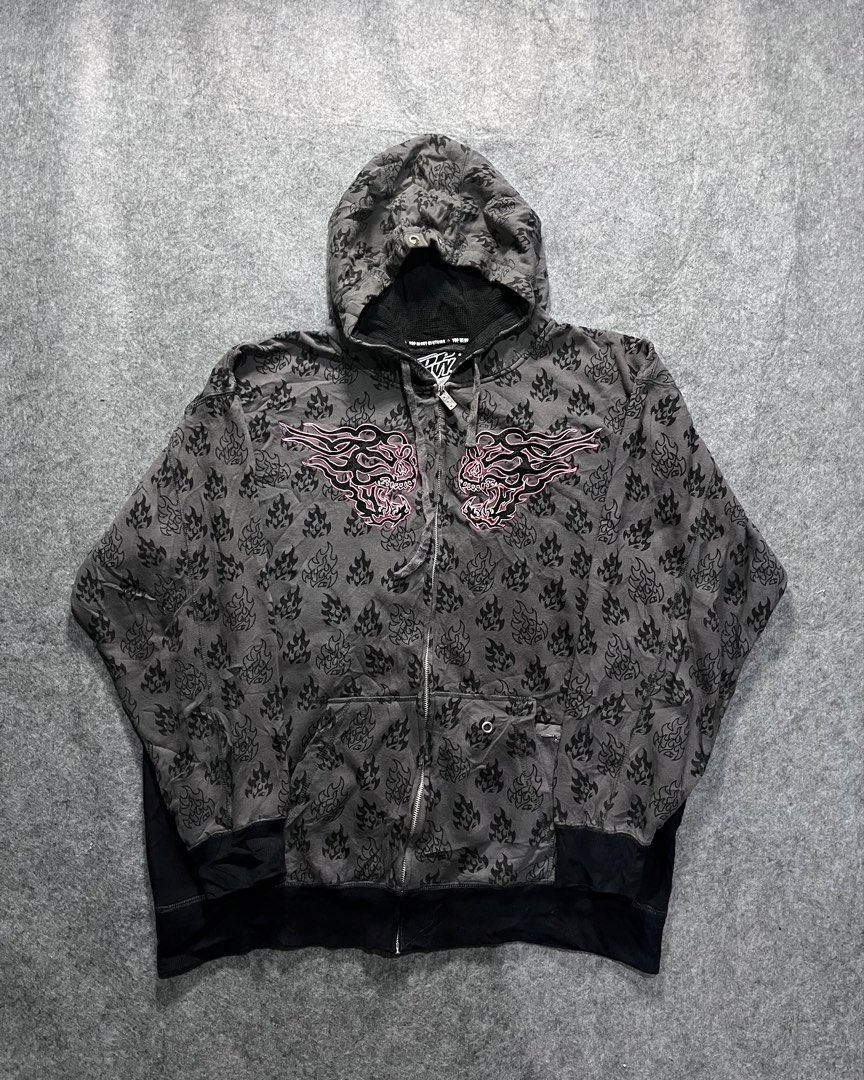 Y2k TOP HEAVY HOODIE AOP (Category: Coats, Jackets and Outerwear) located in Zamboanga. Submitted by alterramz08 (Listing ID 1443689651, Image 1). Description: Y2K TOP HEAVY HOODIE AOP SIZE 2XL WIDTH 26.5 LENGTH 29.5 EXCELLENT CONDITION PRICE : 1,000 PESOS.