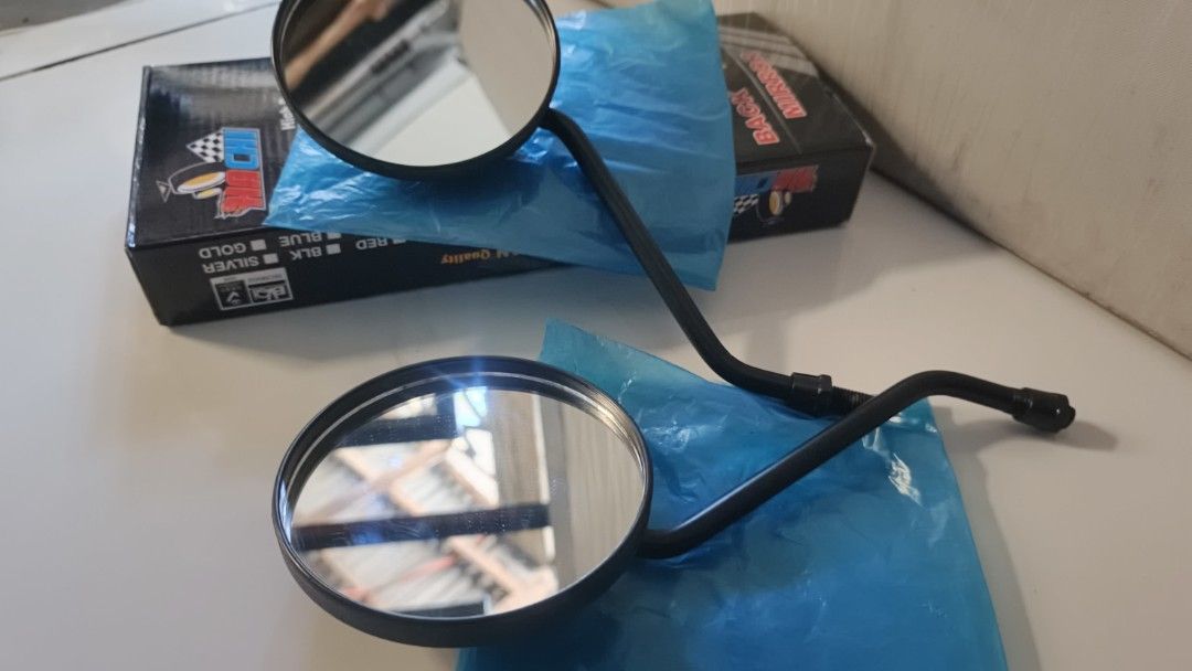 Yamaha Classic Round Side Mirror (Category: Mirrors) located in Manila. Submitted by astronomeow (Listing ID 1443686566, Image 3). Description: Sobrang Swabe sa motor lalo na kung classic enthusiast ka, affordable, High Quality hindi ka mag sisisi, Dun na tayo sa legal ng LTO aanohin mo pa yung Bar end side mirror kung ma tititickitan kalang Dasmariñas Cavite Location MOD : Cash/Gcash Pick up/Meet Up.