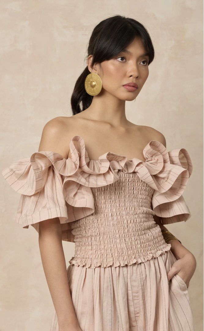 Yong Studio Isadora Top in Blush (M) (Category: Blouses) located in Manila. Submitted by everythingbrandedpreloved_ (Listing ID 1443635011, Image 1). Description: • Never worn, in excellent condition • Plain Blush, Not Blush Stripes • Size: M (fits XS to M) •Chic off-shoulder with beautiful ruffle details and a stretchable fit for comfort. Feminine and flattering silhouette that’s easy to dress up or down. If interested in renting, feel free to m