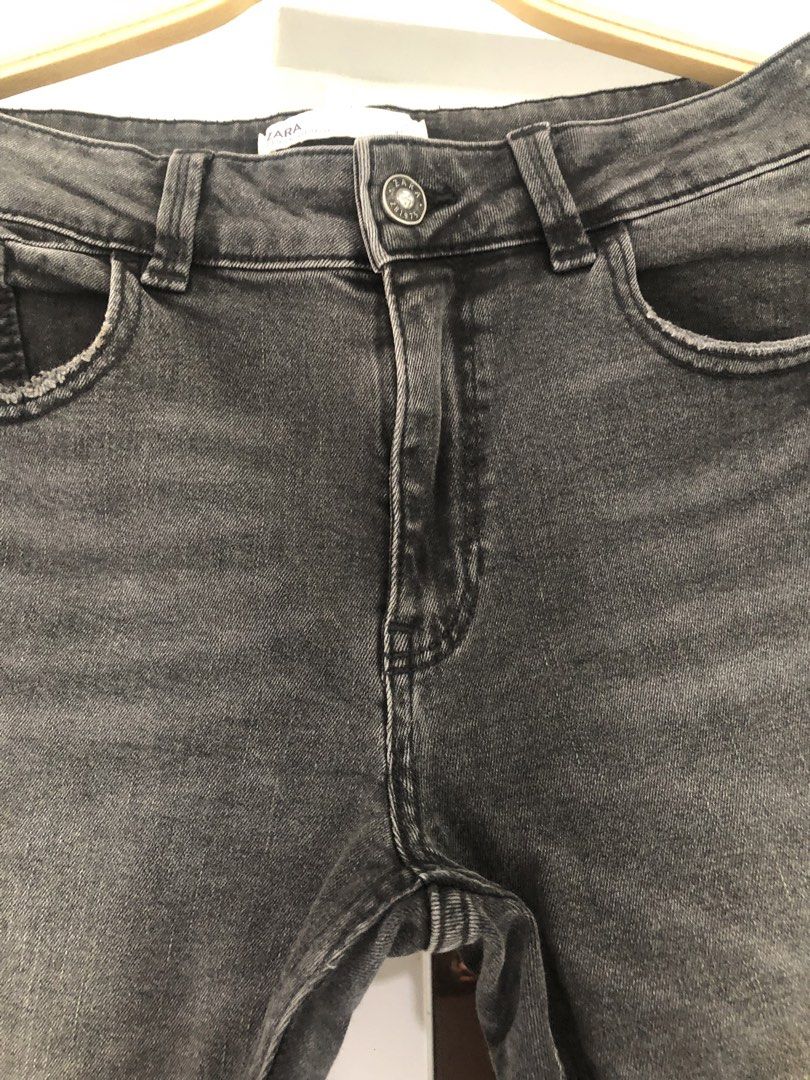Zara 1975 Denim Grey Wash Jeans (Category: Jeans) located in Manila. Submitted by rshay (Listing ID 1443530583, Image 3). Description: - Zara Grey Wash 1975 Denim Jeans - Distressed look with rips - Frayed hem - Button and zip closure - Two front pockets, two back pockets.