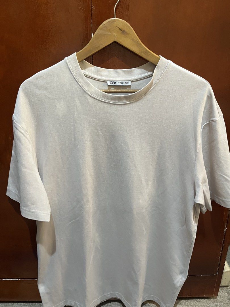Zara Cotton Crewneck Essential Tee (Category: Tshirts & Polo Shirts ) located in Manila. Submitted by refinedthreads (Listing ID 1443526347, Image 1). Description: No Issues Buyer Handles SF DM if You Want Detailed Pics.