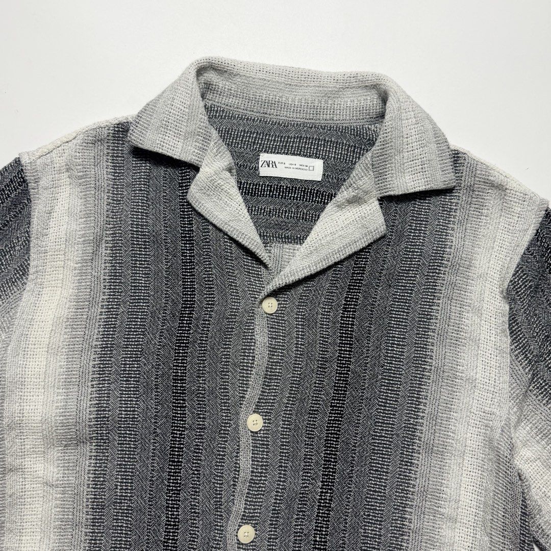 Zara Open Collar Knit Shirt (Category: Formal Shirts) located in Santa Cruz. Submitted by bigsteppa.tiger (Listing ID 1443625754, Image 3). Description: Zara Open Collar Shirt Stripe Knitwear Good as new Small - Width - 20 Lenght - 25 - 880 pesos.