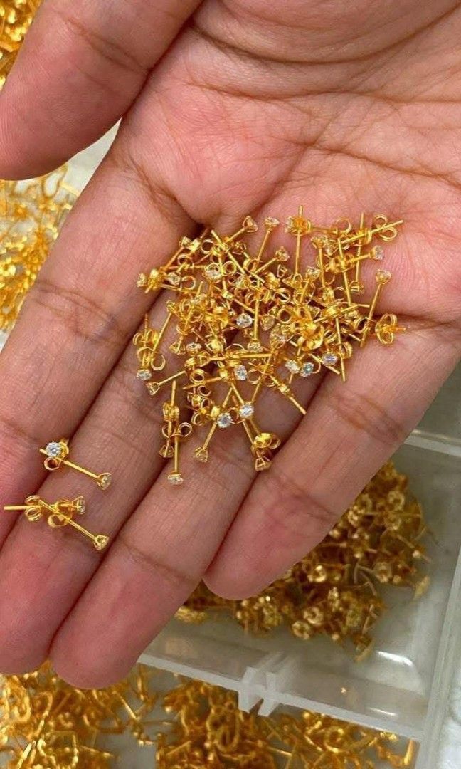 2mm Moissanite Stud Earrings in 18K Saudi Gold (Category: Earrings) located in Caloocan City. Submitted by cheskhaionlinestore2.0 (Listing ID 1443808469, Image 1). Description: 18K Saudi Gold Moissanite Stud Earrings ₱2450 only ⚡ 🍒 Pawnable/ Nasasangla💯 🍒 Brandnew 💯 🍒 Ship via JNT/ LBC 🍒 Lalamove for same day delivery 🍒 We accept COD COP with downpayment to avoid cancellation of orders ⚡ How to Order? Please feel free to message us directl