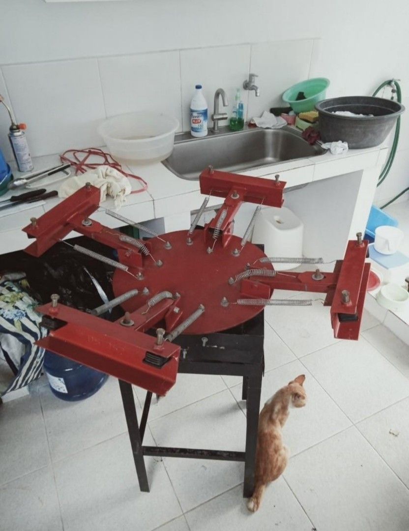 4-Arm Screen Printing Machine for T-shirts (Category: Industrial Equipment) located in Antipolo. Submitted by sleem07 (Listing ID 1443908851, Image 3). Description: - 4-arm screen printing machine - Ideal for t-shirts and apparel printing - Sturdy metal construction - Adjustable arms for flexibility - Ready for your next printing project - Location: [Antipolo].