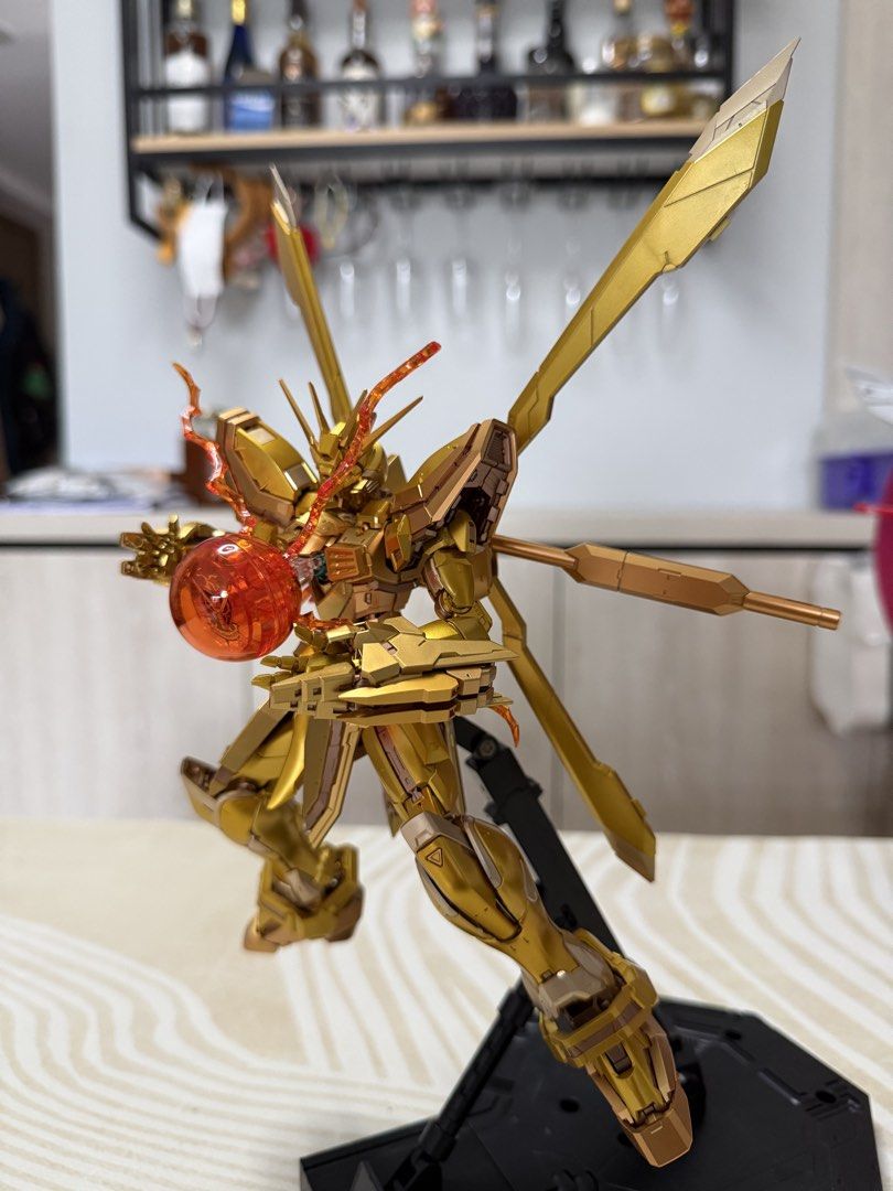 胖虎神高達 。1/100 。RG God gundam放大版 。國產模型 。 （分類：高達及模型組合）位於 Hong Kong。 由 catandsoup 提交（商品編號 1443717044，圖片 2）。簡介： 全噴金 。新淨實物如圖， 齊件有特效件有說明書有盒 。 關節良好， 送圖中bandai action base支架 。 大圍站面交。