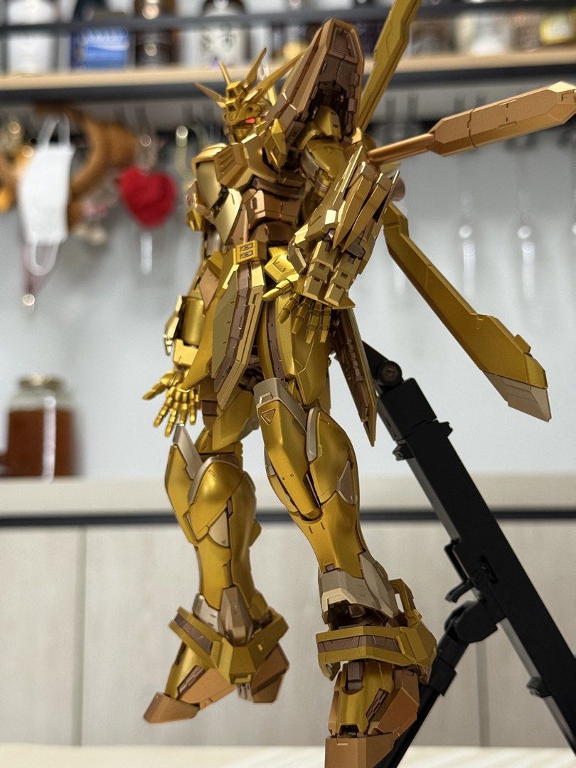 胖虎神高達 。1/100 。RG God gundam放大版 。國產模型 。 （分類：高達及模型組合）位於 Hong Kong。 由 catandsoup 提交（商品編號 1443717044，圖片 5）。簡介： 全噴金 。新淨實物如圖， 齊件有特效件有說明書有盒 。 關節良好， 送圖中bandai action base支架 。 大圍站面交。