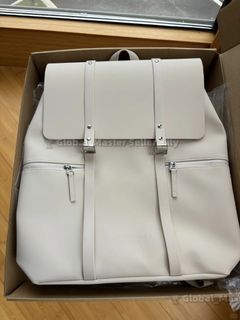 (Category: ) located in . Submitted by fashion.luxe (Listing ID 1443896356, Image 1). Description: .