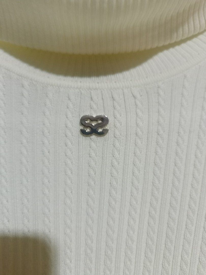 ✅ SANDRO Paris Cable Knit Turtleneck L/S (Category: Luxury Apparel) located in Palo. Submitted by getupandglow (Listing ID 1443863919, Image 3). Description: ✅ SANDRO Paris Cable Knit Turtleneck L/S Size: 3 (XS to Medium) Dimes: 15-17x25 Issue: None Condition: Good as New Colorate: 10/10 Price: ₱2,000 only + sf 📍 Location: LEYTE MODE OF PAYMENT 💳 GCash (Payment 1st) | ✈️ J&T 📩 MAKE OFFER nalang if interested..