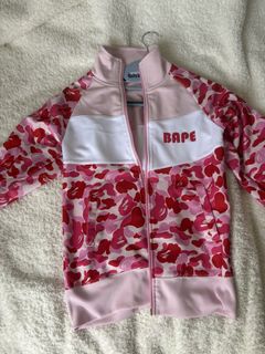 (Category: ) located in . Submitted by wardrobe.too.full (Listing ID 1443800789, Image 1). Description: .
