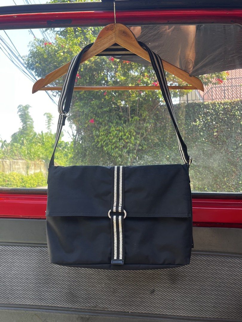 Agnès B. Voyage Sling Bag (Category: Luxury Bags & Wallets) located in Bacolod City. Submitted by gthriftwear6100 (Listing ID 1443885591, Image 1). Description: Agnés b No Issue❌ Sling bag Rank AB Color rate: 9.8 / 10 Ykk Underzip Ganranteed Authentic 💯 📍 Bacolod City Neg Occ..
