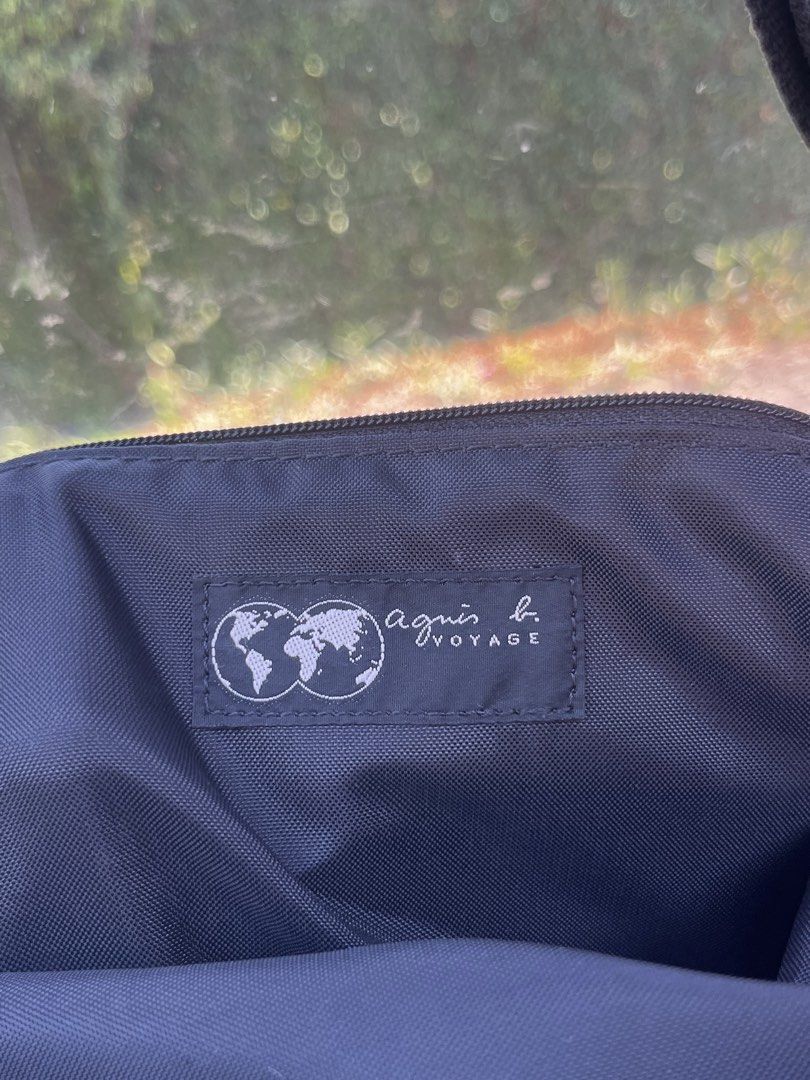 Agnès B. Voyage Sling Bag (Category: Luxury Bags & Wallets) located in Bacolod City. Submitted by gthriftwear6100 (Listing ID 1443885591, Image 2). Description: Agnés b No Issue❌ Sling bag Rank AB Color rate: 9.8 / 10 Ykk Underzip Ganranteed Authentic 💯 📍 Bacolod City Neg Occ..