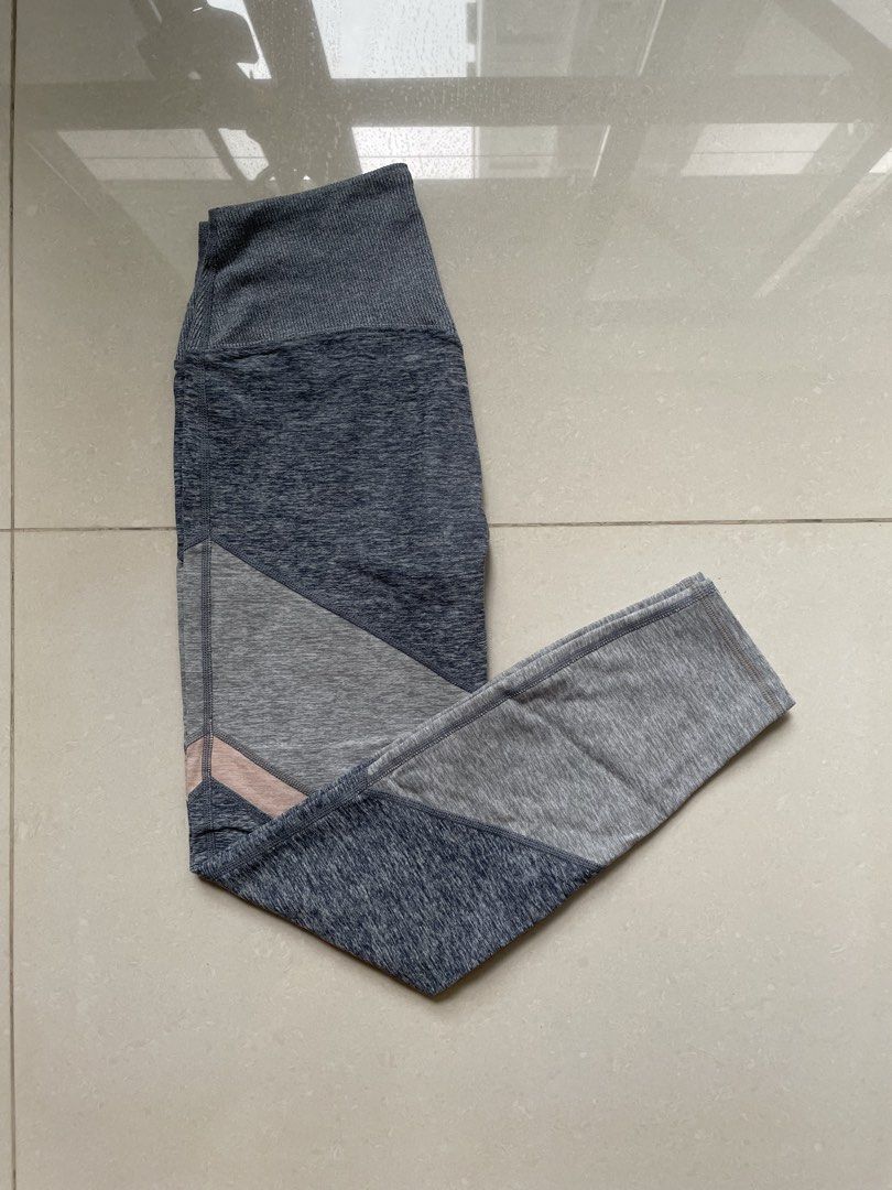 Alo Yoga Sheila Alosoft High Waist Leggings (Category: Activewear) located in Singapore. Submitted by tamo.ongo (Listing ID 1443861233, Image 3). Description: - Original price: $160 - Excellent condition, no defects - Size S. Fits Lululemon size 4-6. - Colour: Pink Grey Heathered - Super soft velvety, signature performance Alosoft material. - Versatile: Suitable for yoga or lounging Strictly no trades. .