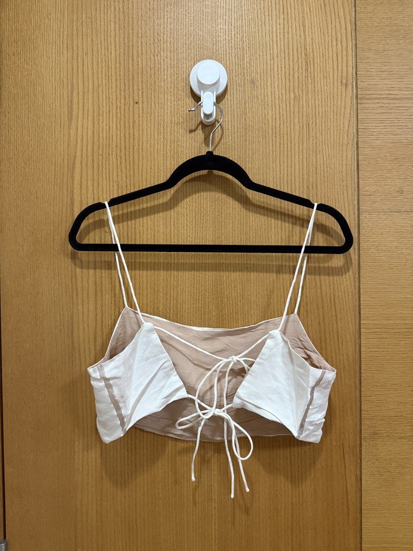 Araw the Line Crop Top (Category: Sleeveless) located in Makati City. Submitted by miaco_ (Listing ID 1443823315, Image 2). Description: - araw the line crop top - size L.