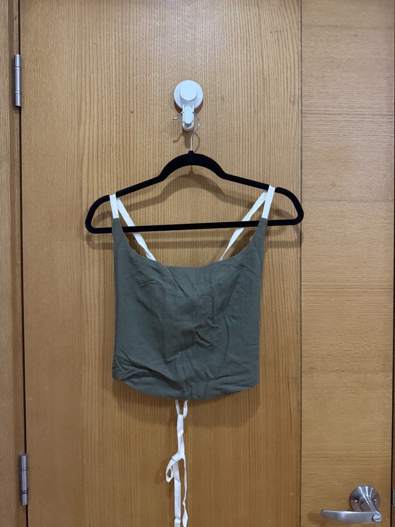 Araw the Line Olive Green Top (Category: Others Tops) located in Makati City. Submitted by miaco_ (Listing ID 1443822123, Image 1). Description: - Olive green corset style crop top - Brand: Araw the Line - Size: Medium (M) .
