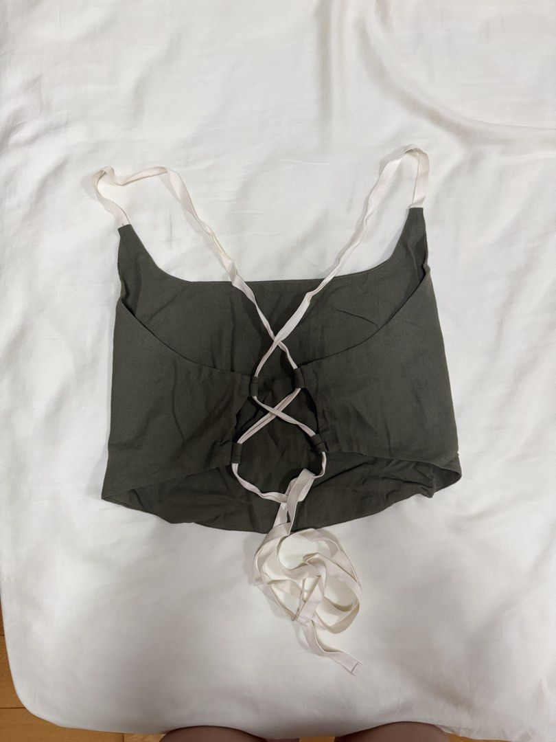 Araw the Line Olive Green Top (Category: Others Tops) located in Makati City. Submitted by miaco_ (Listing ID 1443822123, Image 3). Description: - Olive green corset style crop top - Brand: Araw the Line - Size: Medium (M) .